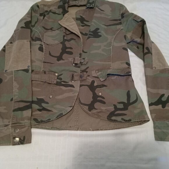 Military-style camouflage chic jacket with asymmetrical pockets and patches - Picture 2 of 9